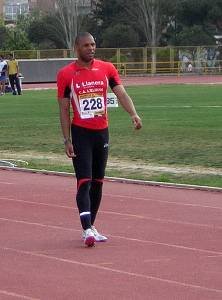Venancio Jos� entrenando en la pista de atletismo de Cartagena [Venancio Jos� Murcia]