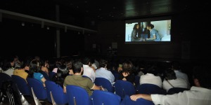 Proyeccin de uno de los cortometrajes finalistas
