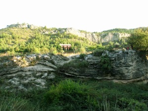 En el Usero el ro Mula ha variado su cauce a lo largo del tiempo. En la foto se ve el antiguo cauce, que se adapto a un relieve antiguo, hasta que se colmat de conglomerados y se abandon 