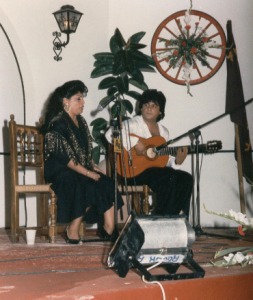 Rosendo Fern�ndez, acompa�ando a su hermana Encarnaci�n