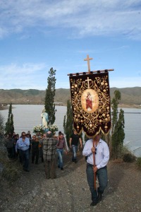 El estandarte gu�a de la procesi�n. El Garrobillo (�guilas)