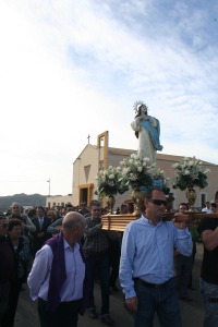 La Virgen junto a su iglesia. El Garrobillo (�guilas)