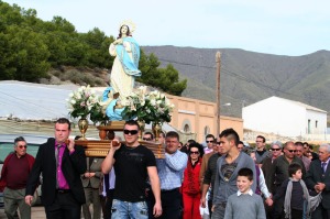 Los j�venes portan a la Virgen de la Inmaculada. El Garrobillo (�guilas)