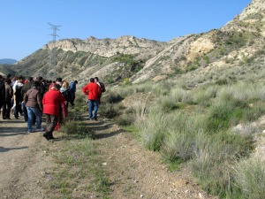 Mostrar a los ciudadanos y polticos el patrimonio geolgico de su municipio es una de las mejores iniciativas para su conservacin. Vecinos de Lorca visitan La Serrata 