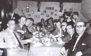 Juan L�pez S�nchez, primero por la derecha