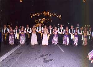 Fila de j�venes de Abenmard�nix 