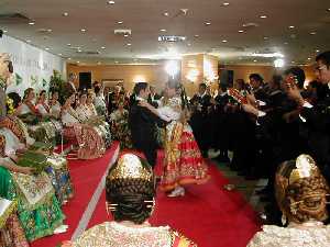 Actuaci�n en acto de elecci�n de la Reina de la Huerta 2004 [Certamen Nacional de Tunas Costa Calida 2004]