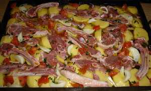 Colocaci�n de los ingredientes antes de introducir la llanda en el horno [Receta_Asado] 