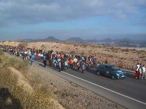 Vista de la bajada en romera de la Virgen  