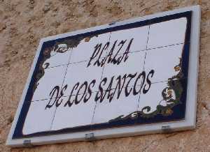  Plaza en honor de los Santos 