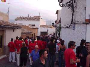 La charanga acompa�a al Carro 