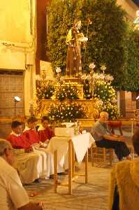 Monaguillos junto al Apstol 