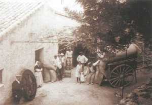 Imagen de la instalaci�n de una de sus turbinas [Blanca_Antonio Molina Cano]