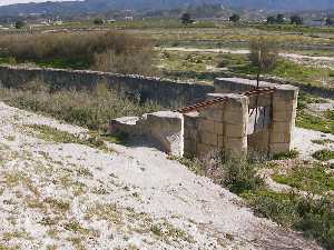 Compuerta en el Guadalent�n