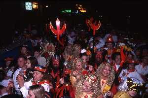 Alegre noche del Carnaval de �guilas 