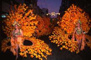 El colorido llena la noche aguile�a 