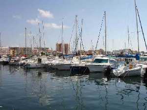 Embarcaciones en el puerto de Lo Pag�n (S. Pedro) 