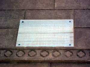 L�pida de la Fachada 