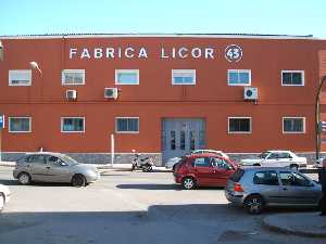 Fachada de la F�brica de Licor 43 