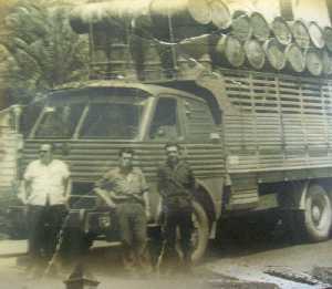 Foto de antiguos camioneros de Balsapintada [Fuente �lamo_Balsapintada]