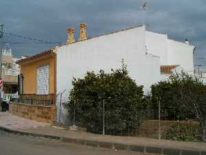 Casa con peque�o huerto 