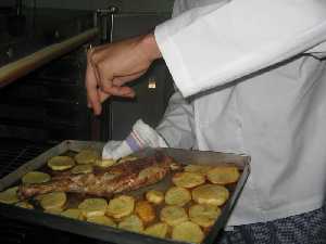 Cuando le queden 5 minutos de horneado, a�adir el tomillo 