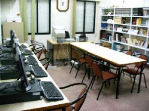 Biblioteca y aula de inform�tica de Balsapintada 