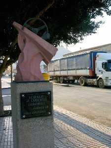 Monumento al camionero [Fuente �lamo_Balsapintada]