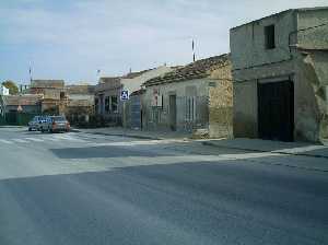 Carretera de acceso a El Moj�n 