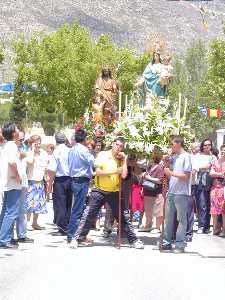 Procesi�n durante las fiestas de Fuente del Pino 