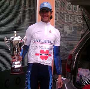 Baos, con el maillot blanco de la montaa del Trofeo Guerrita