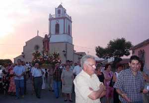 El pueblo saca a hombros a su patr�n 
