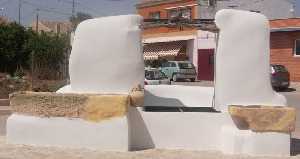 El pozo se encuentra en el centro de la poblaci�n 