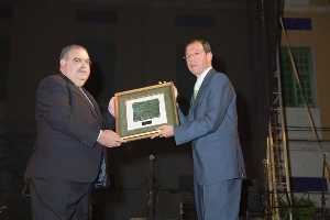 Entrega del premio al presidente de la Asociacin Sardinera