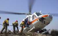 Transporte del personal de extinci�n en helic�ptero
