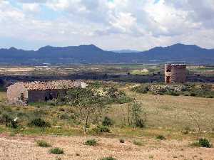 Vista de la casa y el molino