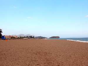 Playa de Bolnuevo al fondo Cabezo del Castelar