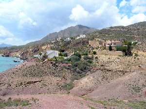 Viviendas junto a la Cala del Rinc�n
