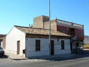 Casa tradicional al lado del bar el Monumento[El Hond�n]