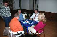 Jugando al domin en el Medio Ao Festero